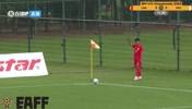 U15国足开角球直接踹出边线，队友拼命争顶无果🫠