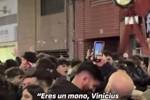 种族歧视！阿尔瓦塞特球迷唱歌辱骂维尼修斯：你是猴子