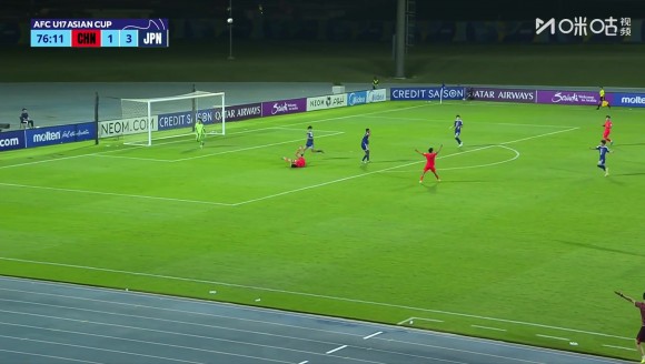 再扳一球!赵松源逼抢造点球,亲自主罚命中!U17男足2-3日本!
