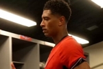 贝林厄姆为恩古莫哈颁发首秀纪念帽：祝贺你完成精彩的首秀